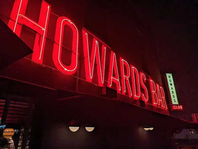 Howards Bar & Club gallery 2