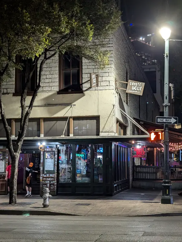 Coyote Ugly Saloon gallery 2