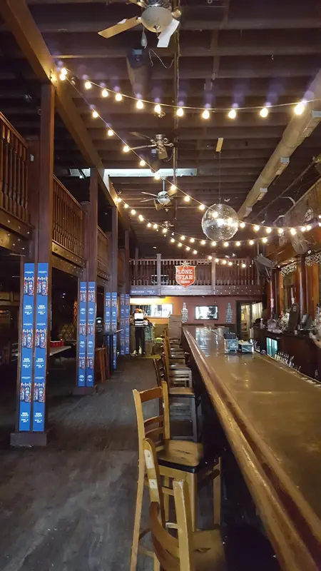 The Aquarium on 6th