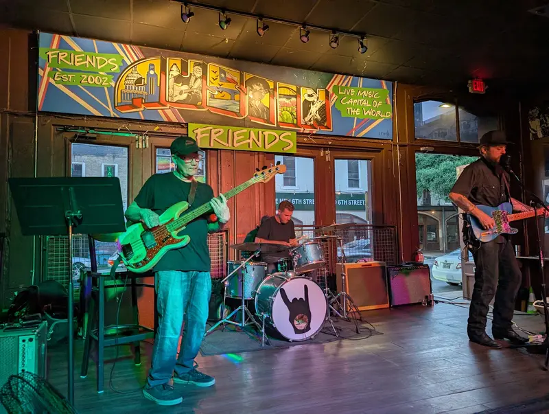 Friends Bar gallery 3
