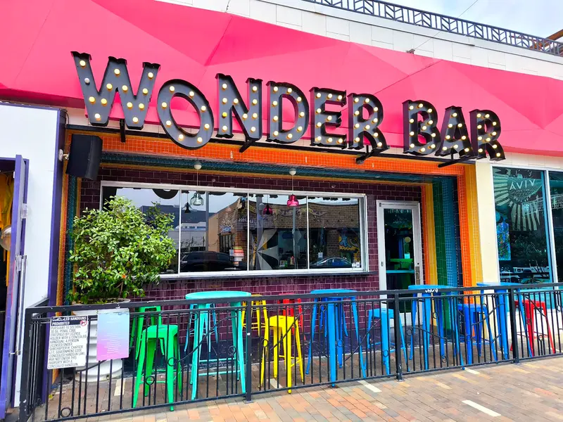 Wonder Bar
