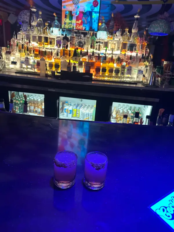 Wonder Bar gallery 3