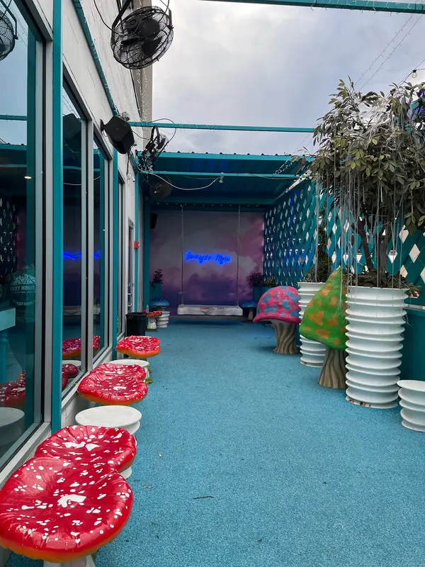 Wonder Bar gallery 5